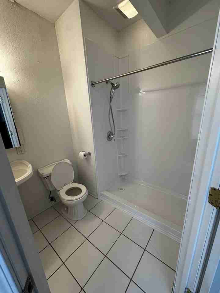 507 W Green St #B - Photo 4 of 4