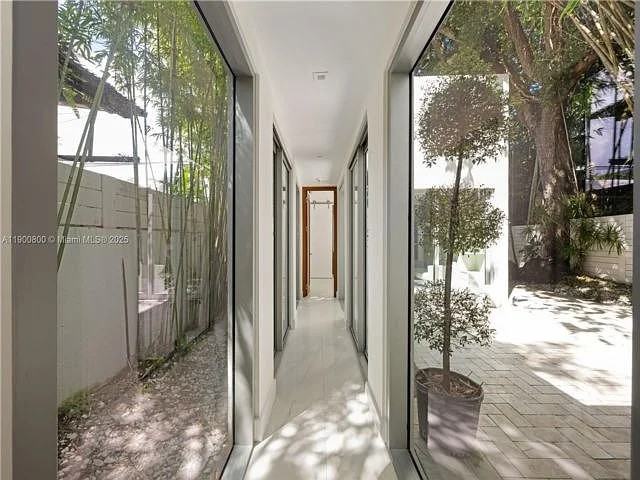 1503 Columbus Blvd - Photo 5 of 19