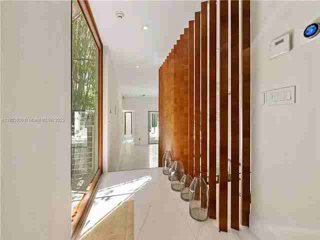 1503 Columbus Blvd - Photo 6 of 19