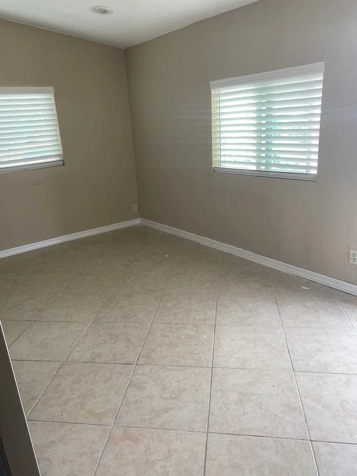 6627 S 22nd Pl #2 - Photo 5 of 8