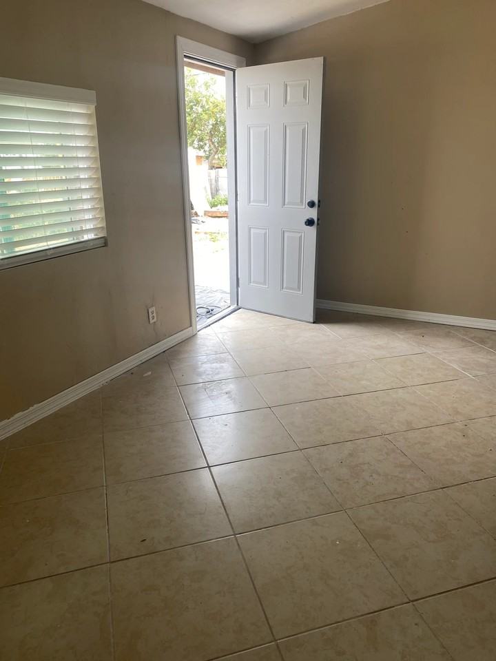 6627 S 22nd Pl #2 - Photo 6 of 8