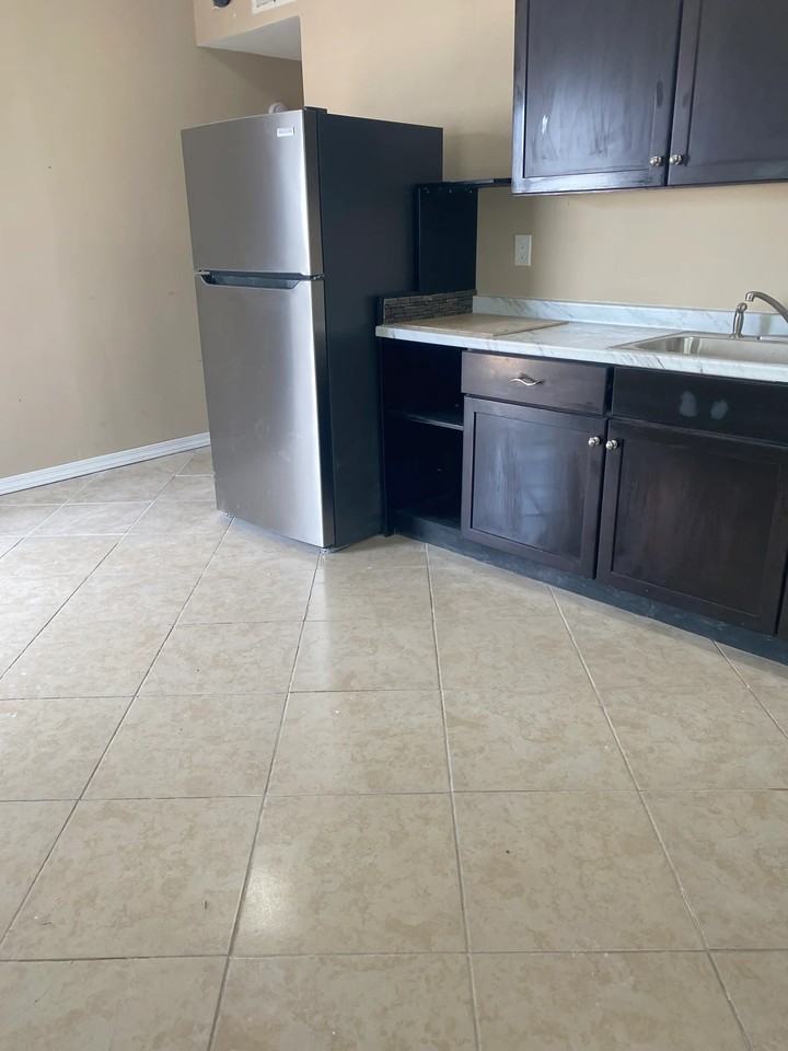 6627 S 22nd Pl #2 - Photo 7 of 8