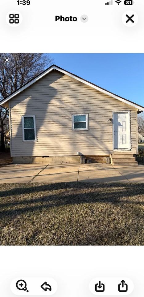 306 W 2nd St - Photo 2 of 11