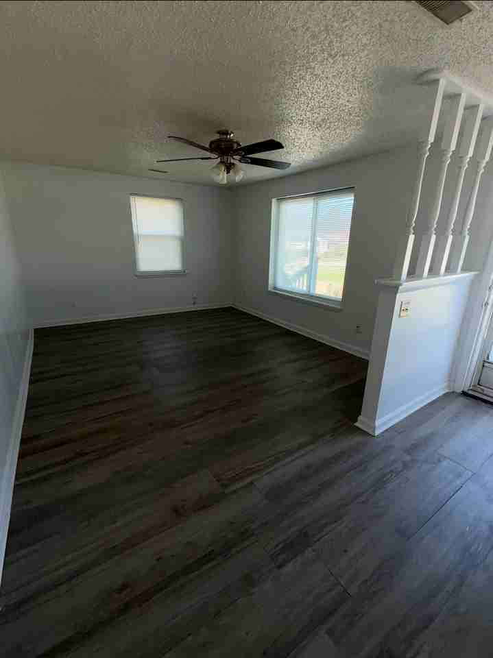 306 W 2nd St - Photo 5 of 11