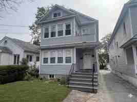 featured image of 30 E Henry St #1