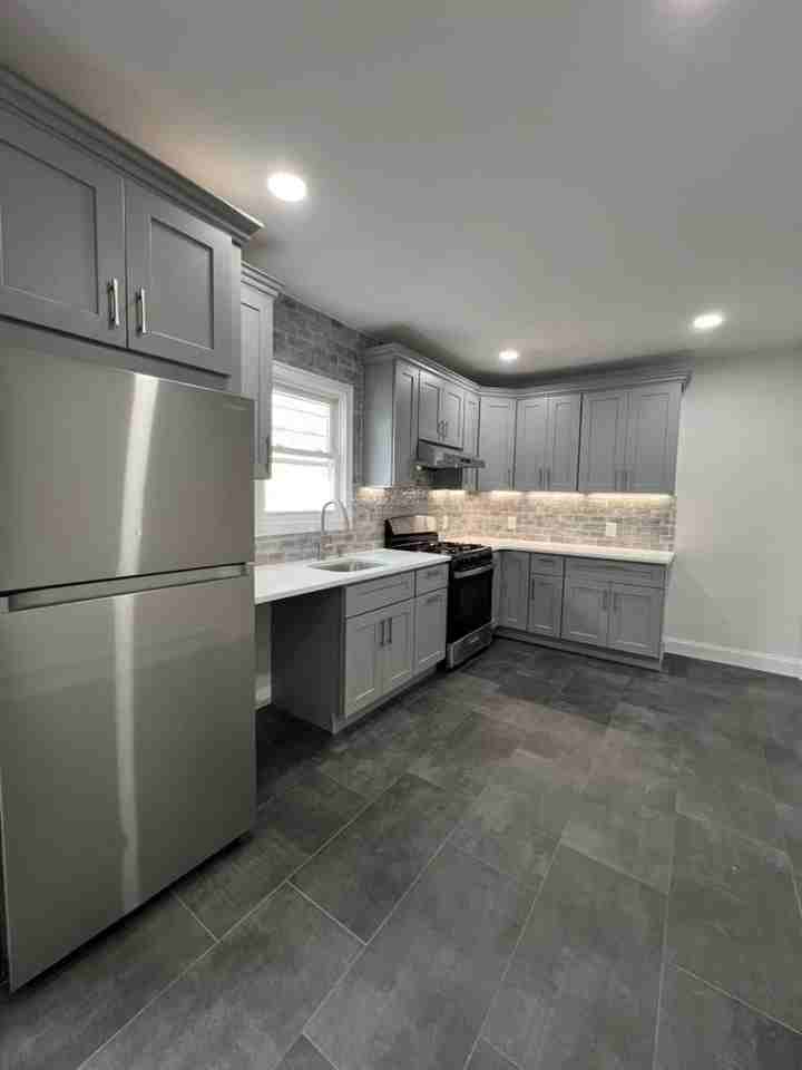 30 E Henry St #1 - Photo 3 of 8