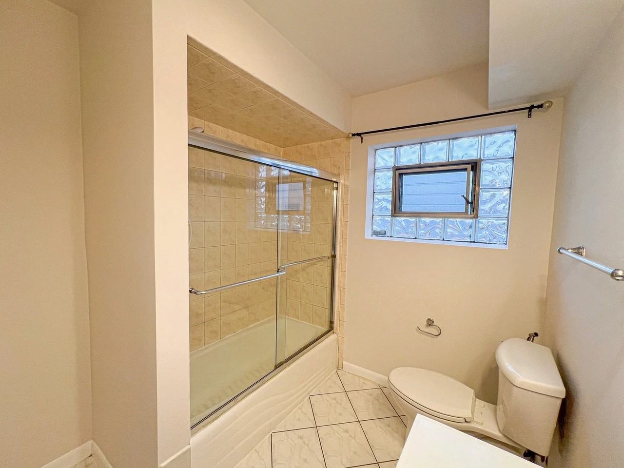 4714 N Thatcher Ave - Photo 3 of 20