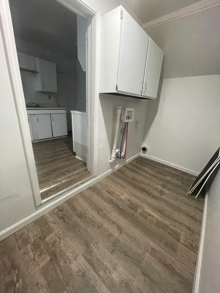 713 1st St #1 - Photo 2 of 7