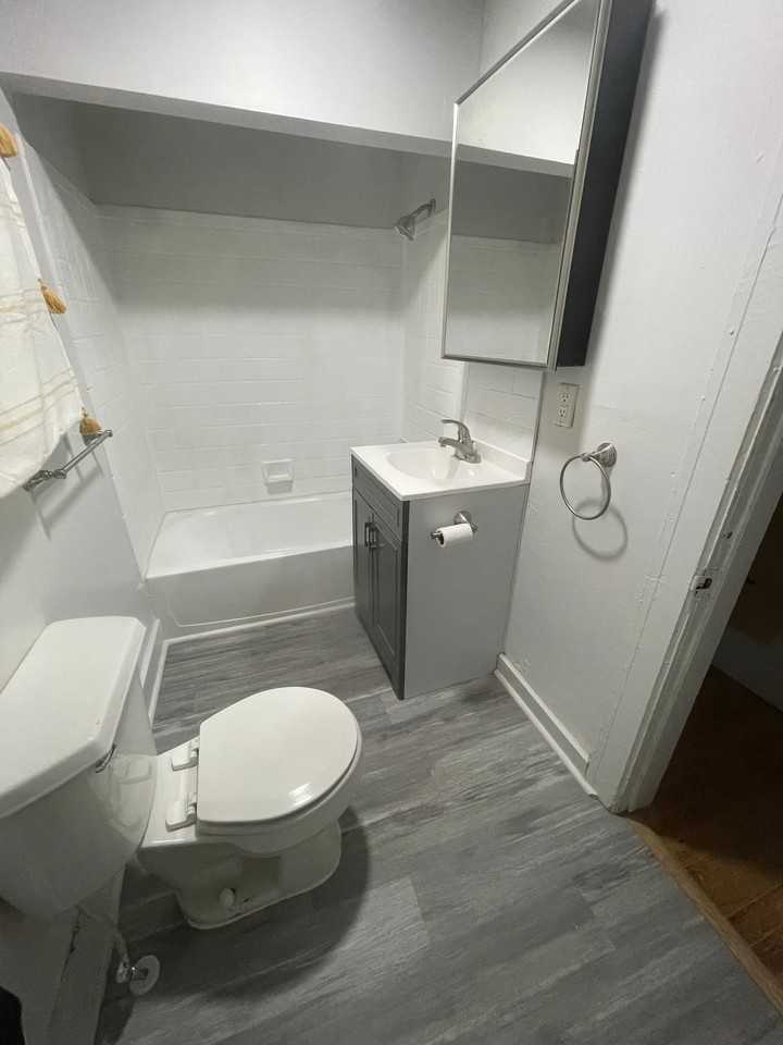 713 1st St #1 - Photo 3 of 7