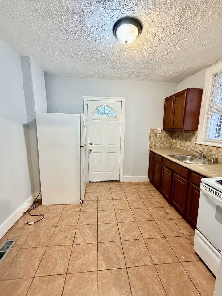 5627 Malcolm St - Photo 4 of 18