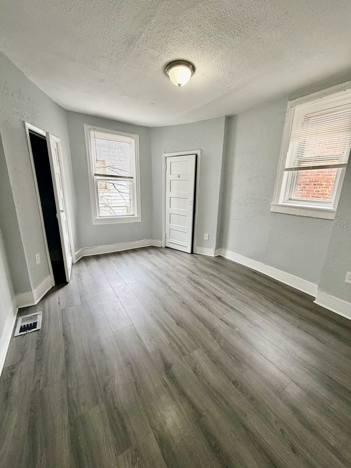 5627 Malcolm St - Photo 7 of 18