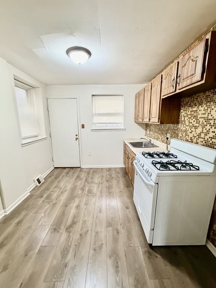 2615 N Corlies St - Photo 4 of 13