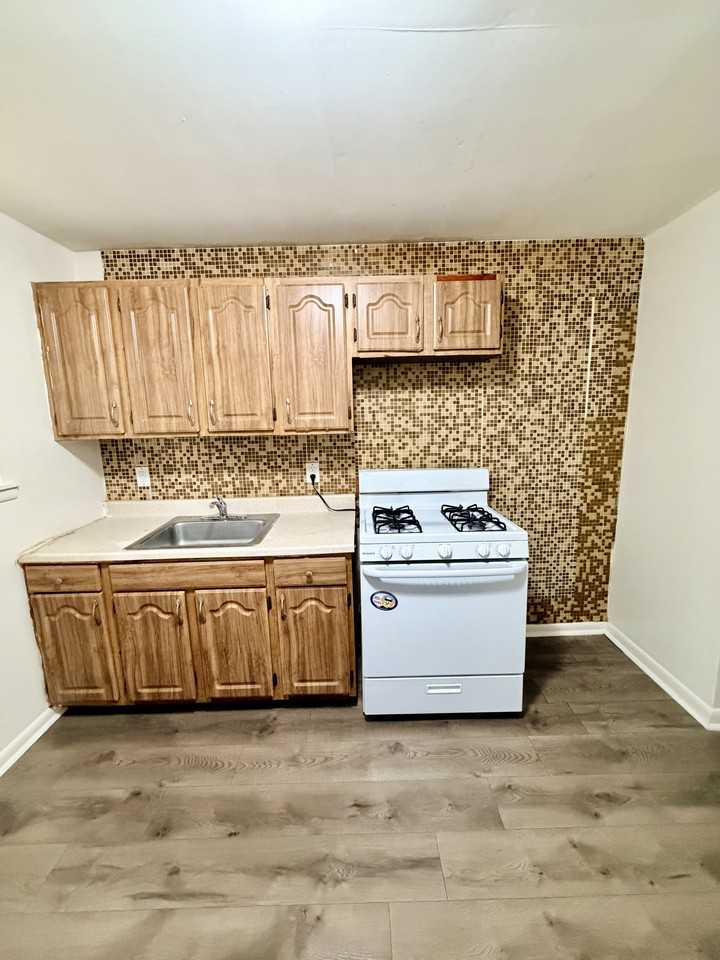 2615 N Corlies St - Photo 5 of 13