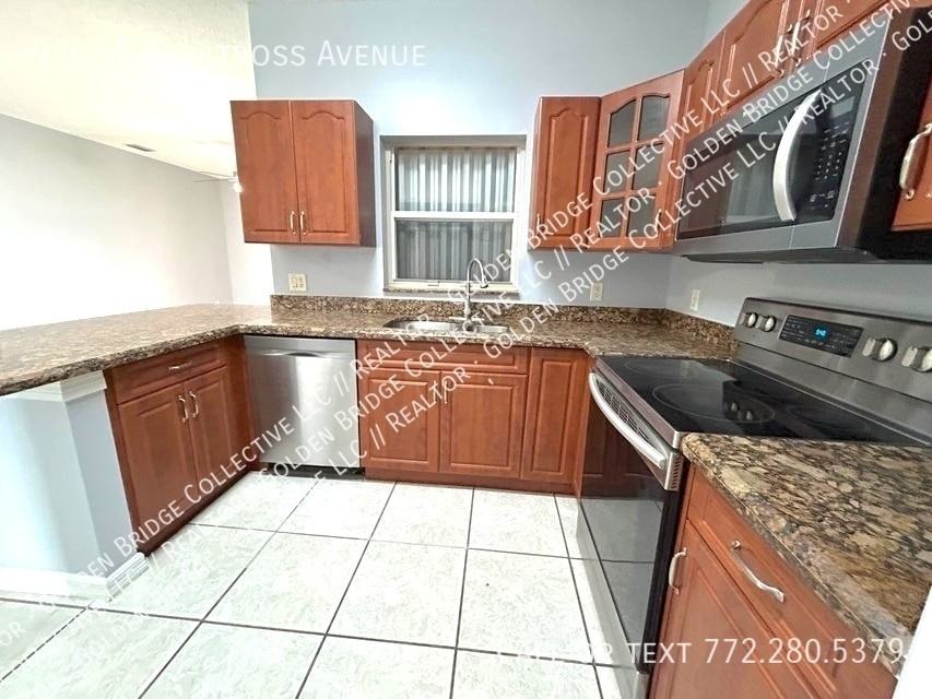 974 Se Albatross Ave - Photo 2 of 11
