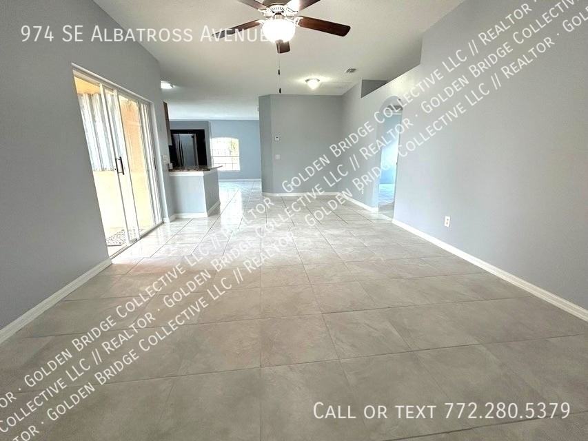 974 Se Albatross Ave - Photo 3 of 11