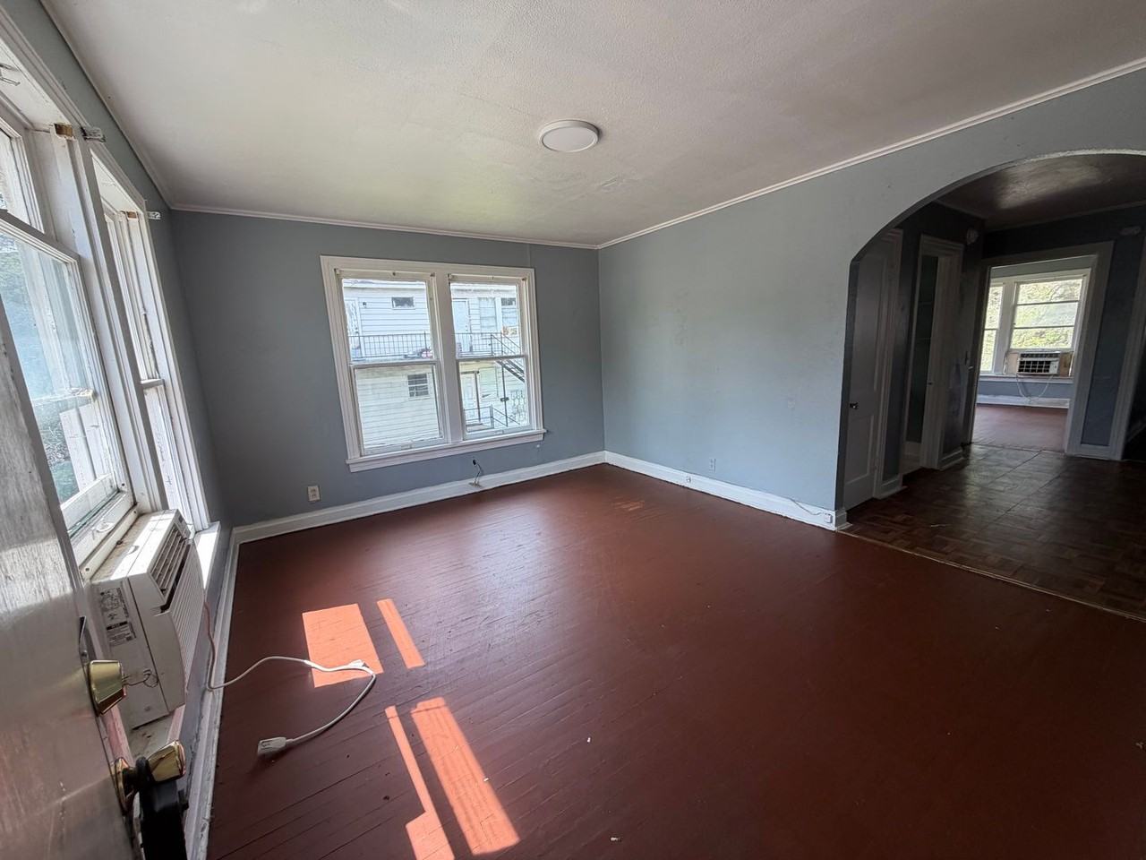 258 Wyandotte St - Photo 6 of 9