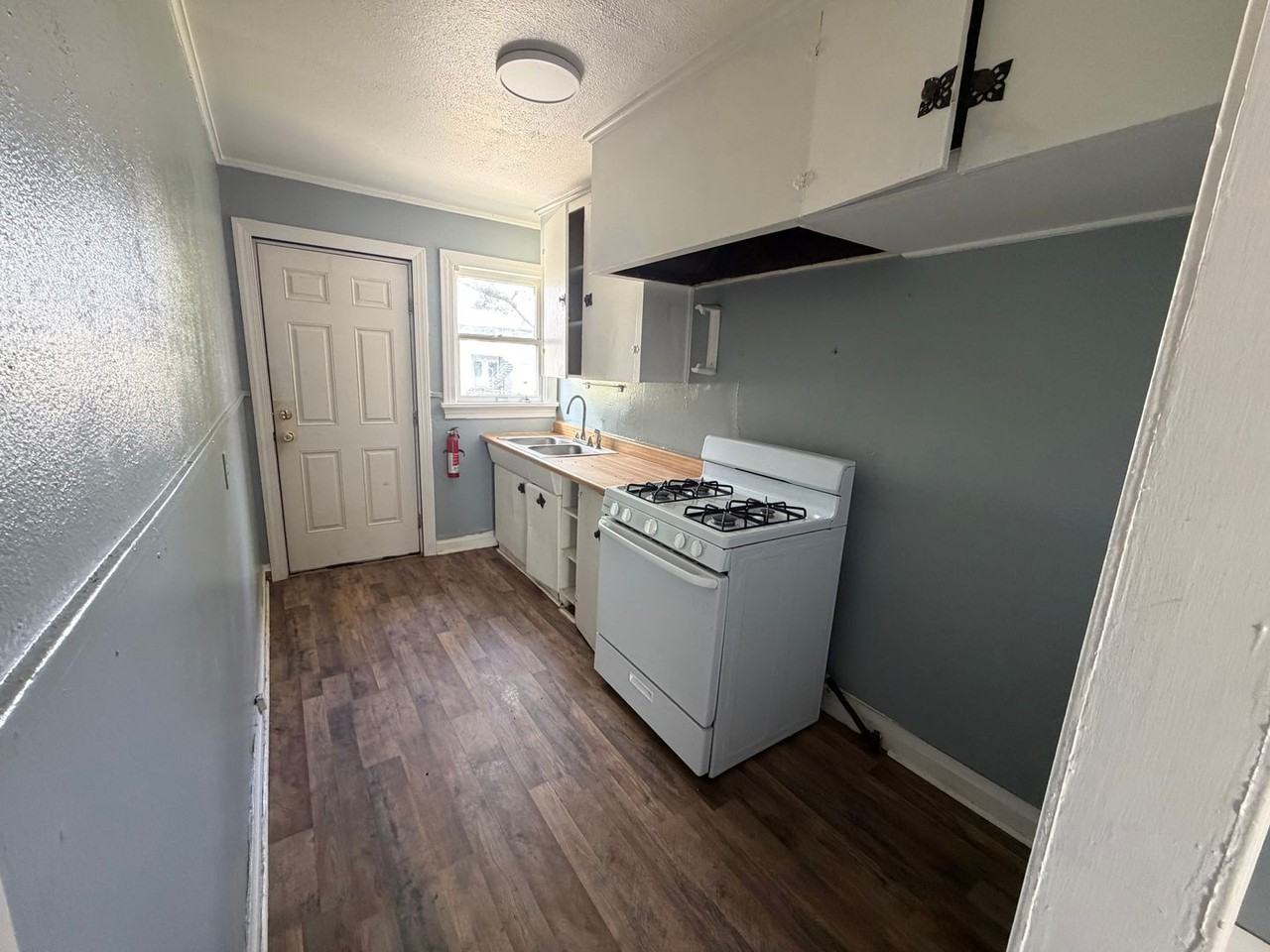 258 Wyandotte St - Photo 7 of 9