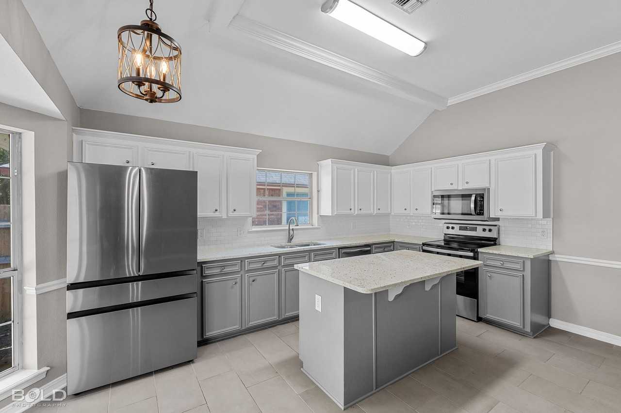 6007 Cardinal Ln - Photo 4 of 41