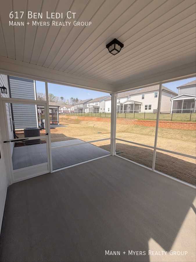 617 Ben Ledi Ct - Photo 3 of 15