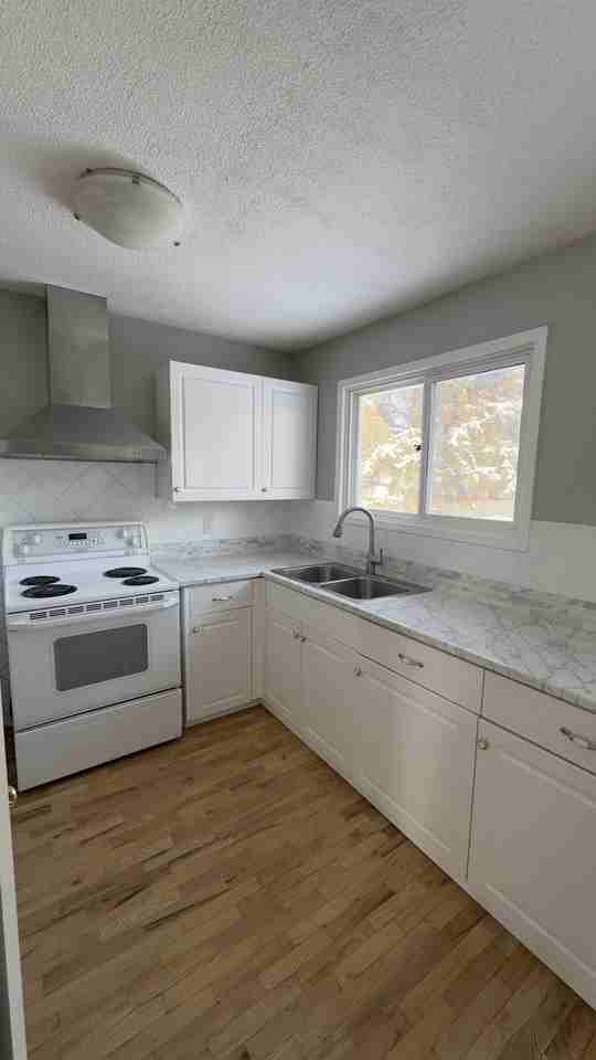 9512 128 Ave Nw - Photo 6 of 23