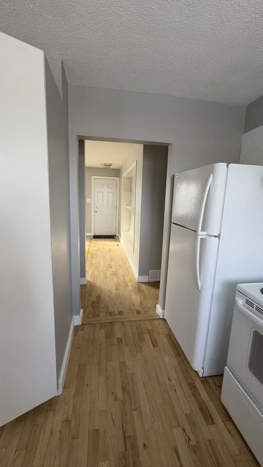 9512 128 Ave Nw - Photo 7 of 23