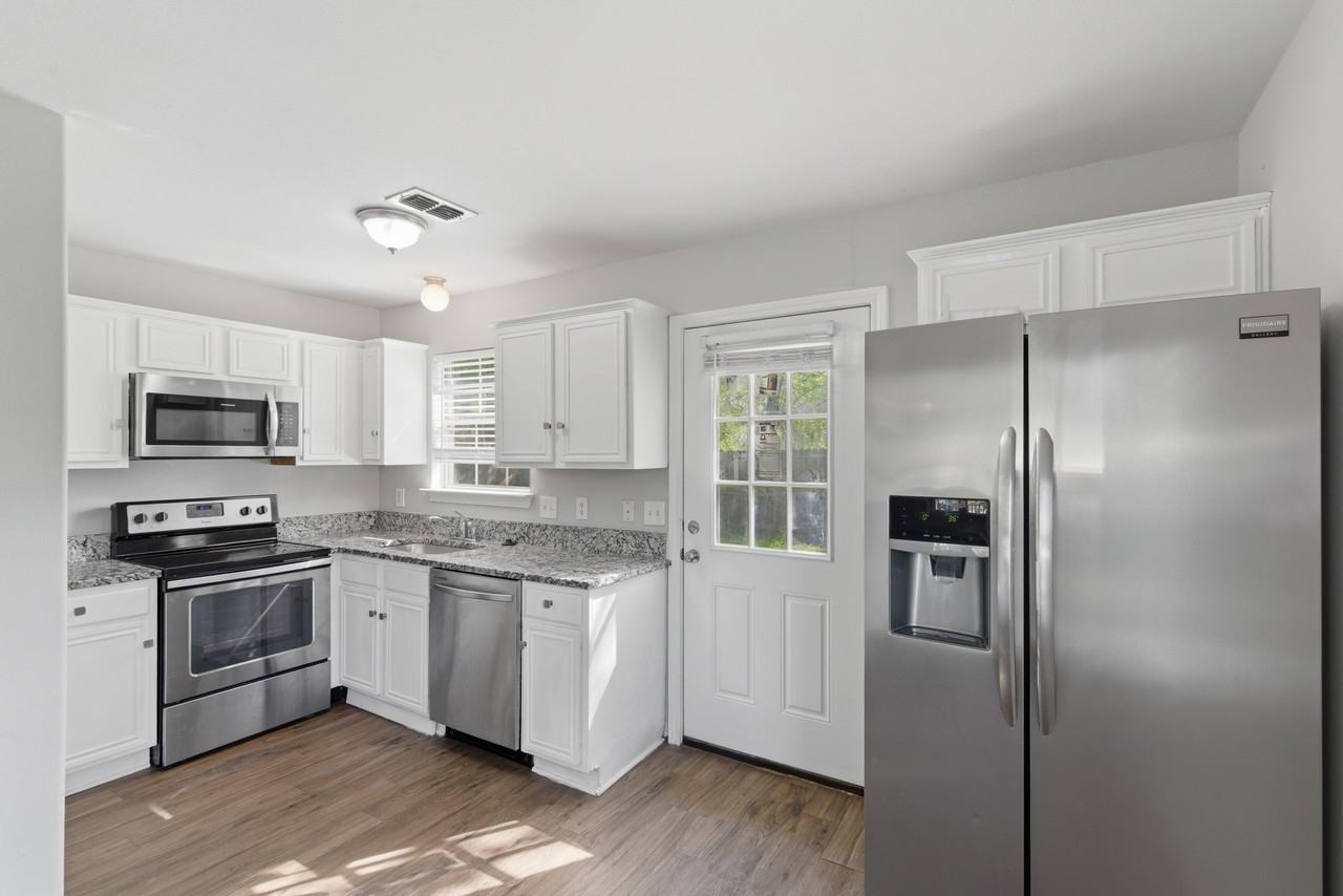 1901 Wright St #1 - Photo 4 of 25