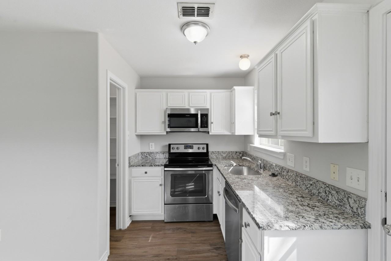 1901 Wright St #1 - Photo 5 of 25