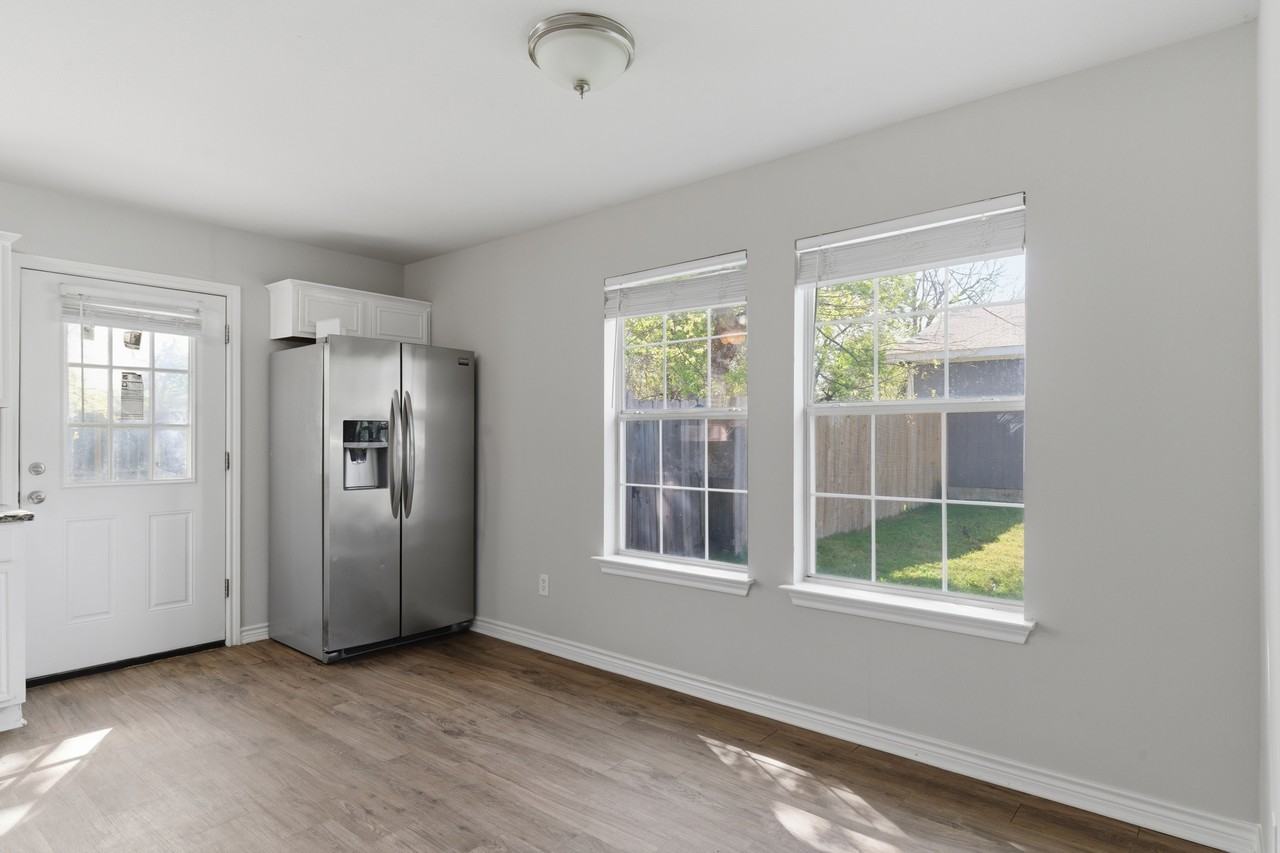 1901 Wright St #1 - Photo 6 of 25