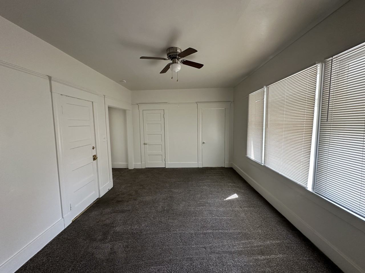 910 N Park Ave #3 - Photo 3 of 13