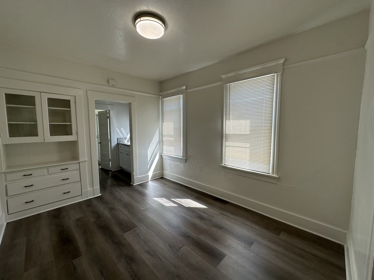 910 N Park Ave #3 - Photo 6 of 13