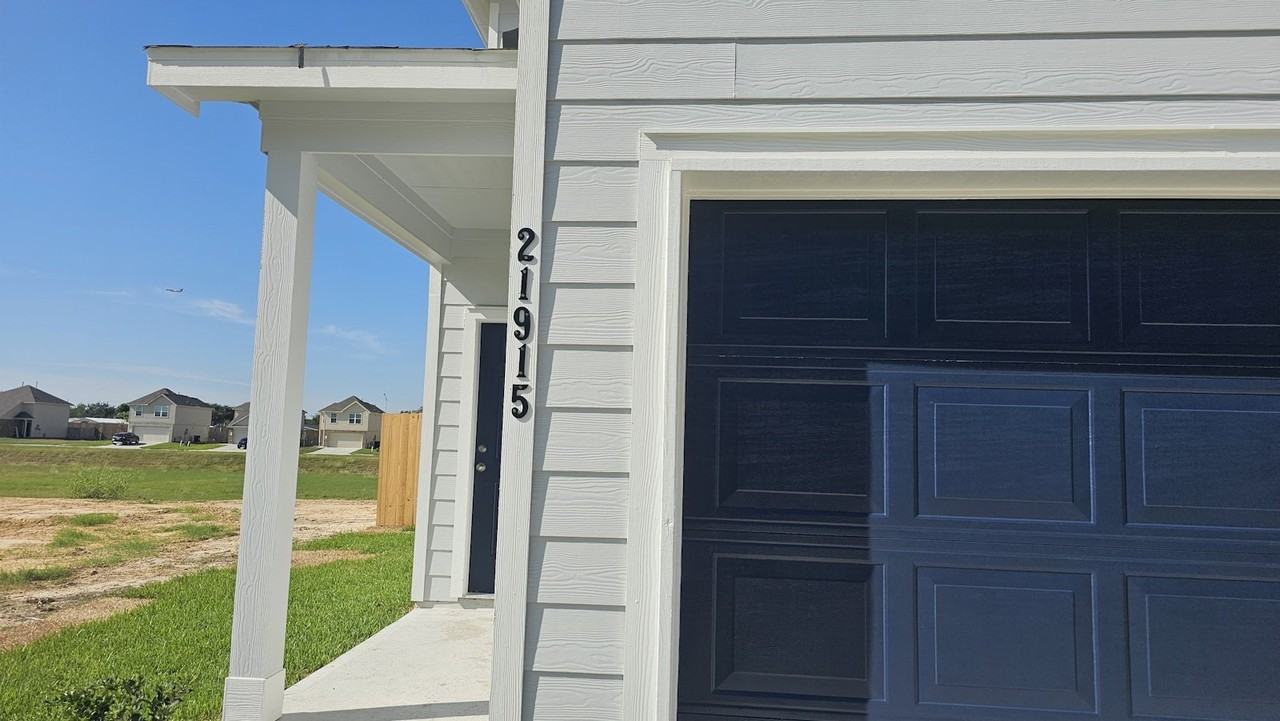 21915 Grand Majestic Dr. - Photo 2 of 10