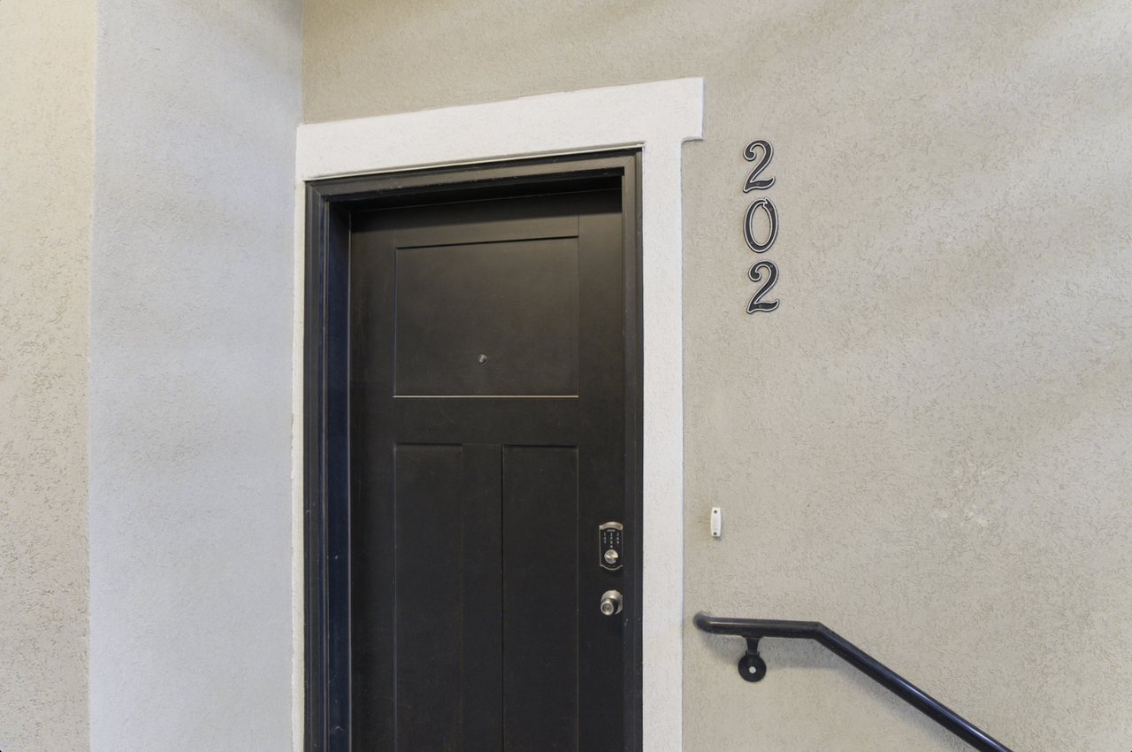 1836 West Terra Vista Lane - Photo 2 of 18