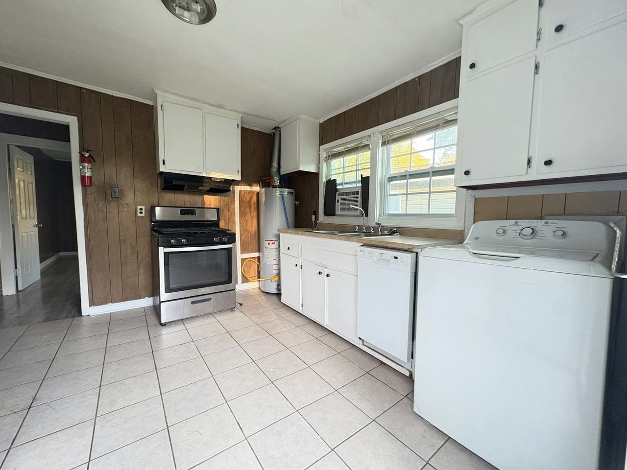 1053 Lubel Ave - Photo 5 of 8