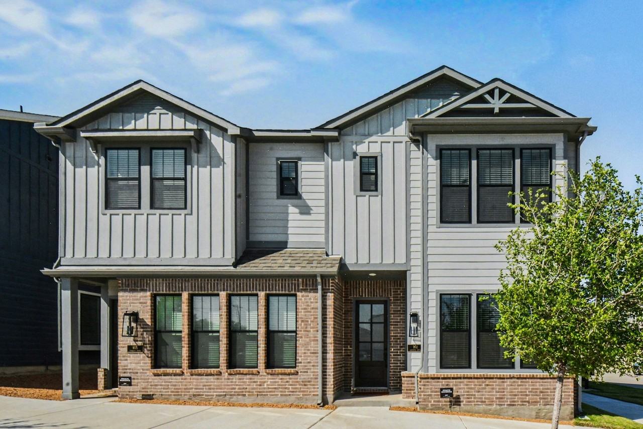 901 Janwood Drive - Photo 2 of 27