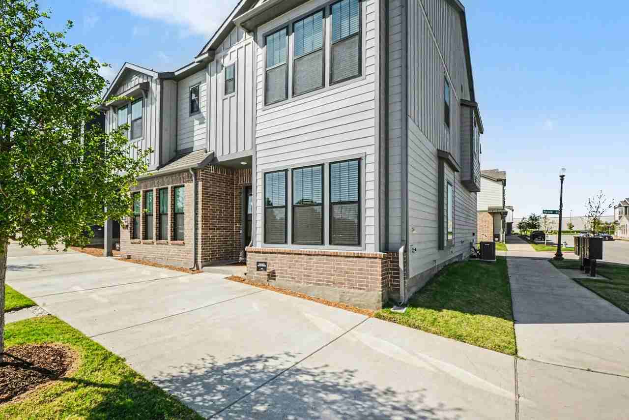 901 Janwood Drive - Photo 4 of 27