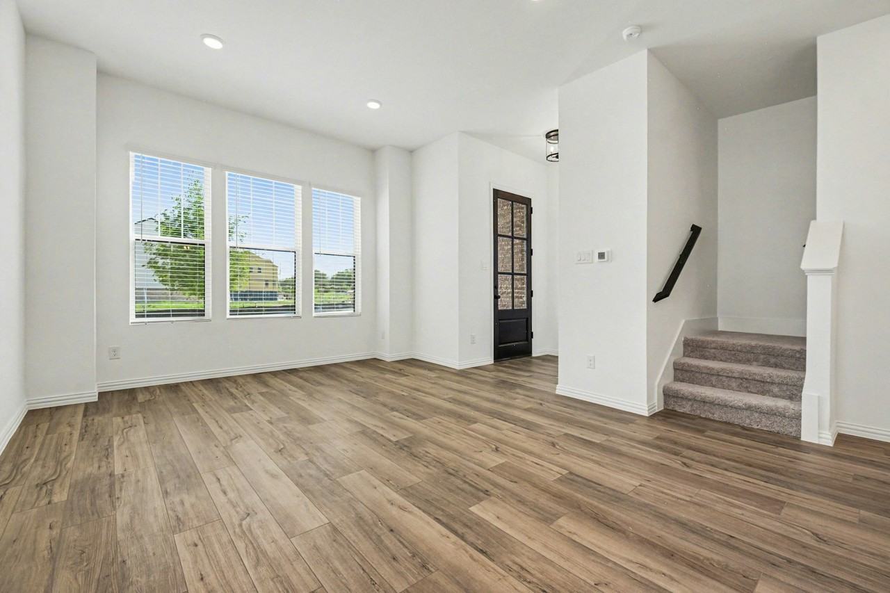 901 Janwood Drive - Photo 5 of 27