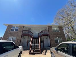 featured image of 1002 Juniper Ct #D