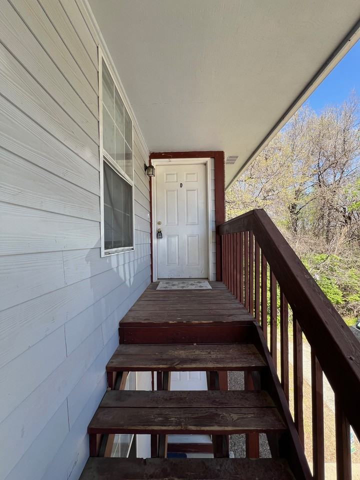 1002 Juniper Ct #D - Photo 2 of 13