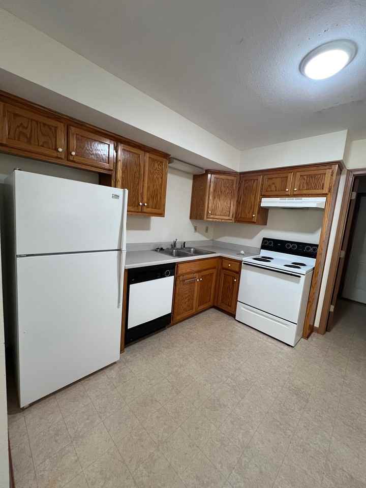 1002 Juniper Ct #D - Photo 6 of 13