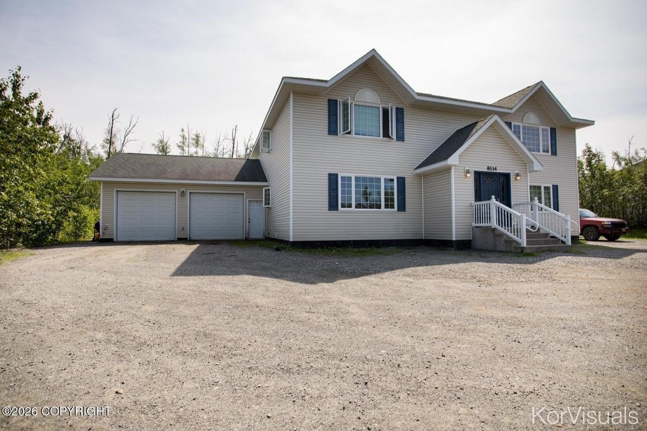 8114 W Donna Marie Ln - Photo 2 of 18