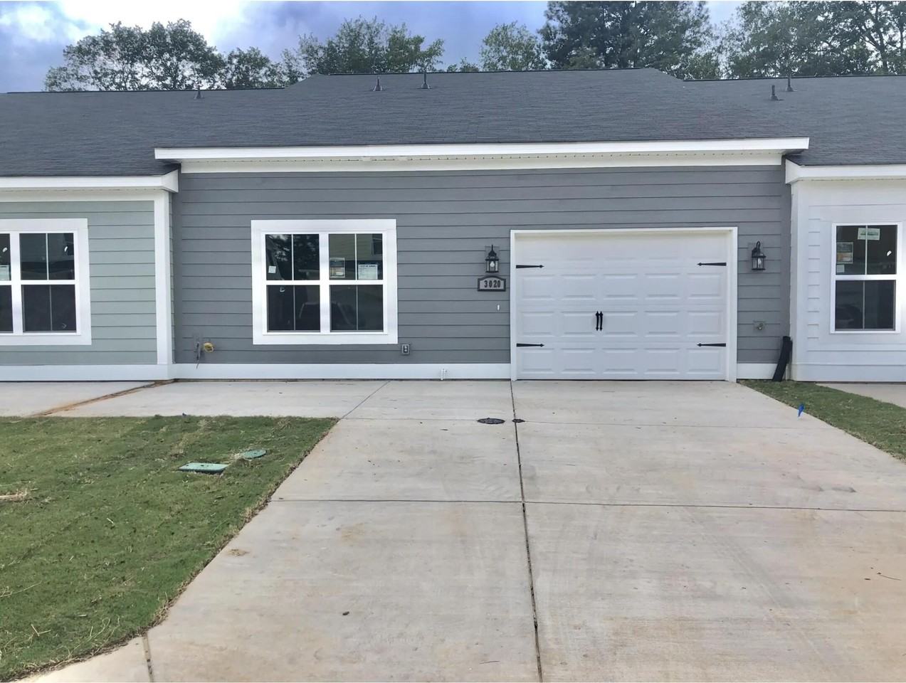 3020 Stanhope Dr - Photo 2 of 14