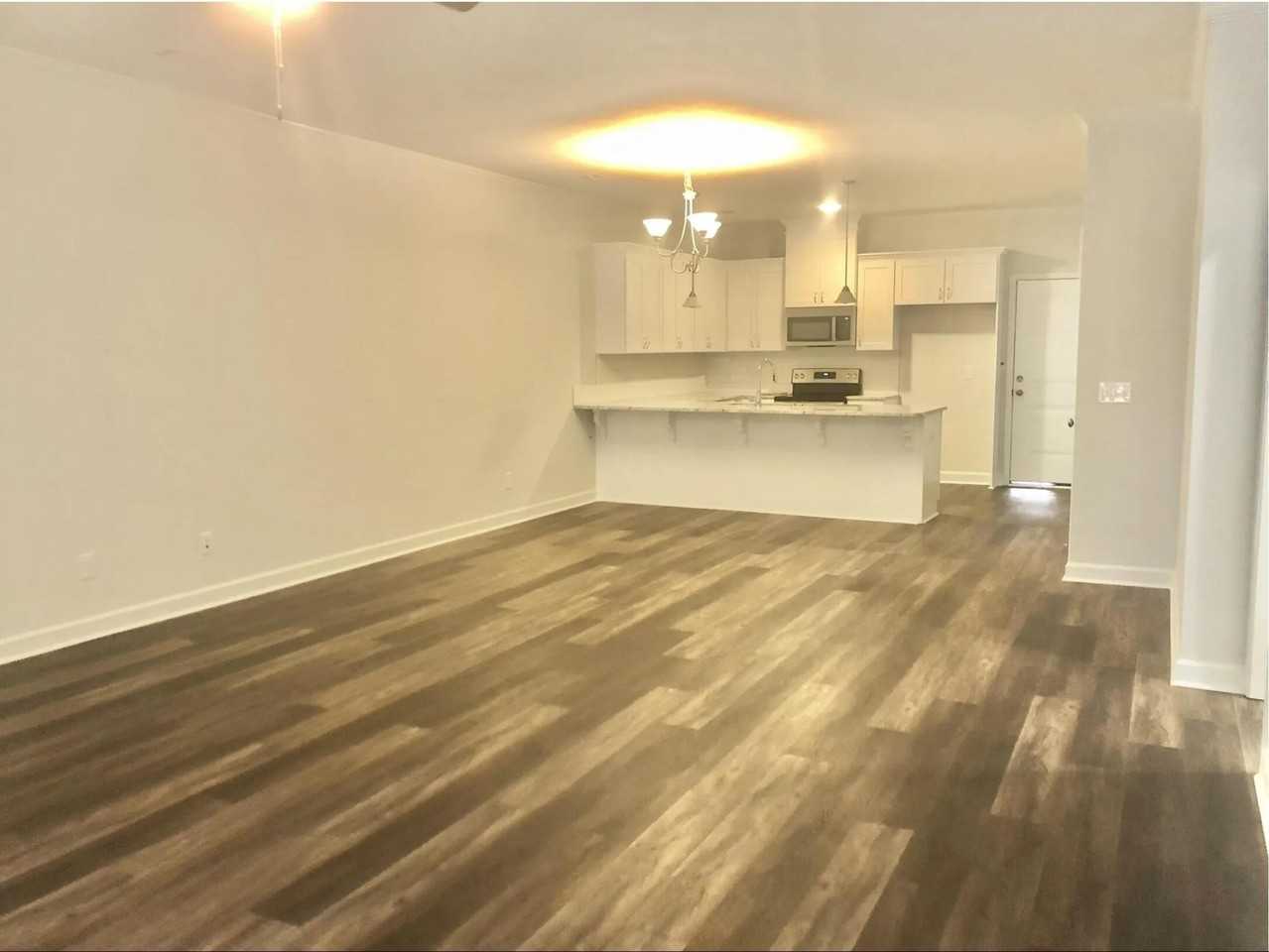 3020 Stanhope Dr - Photo 5 of 14