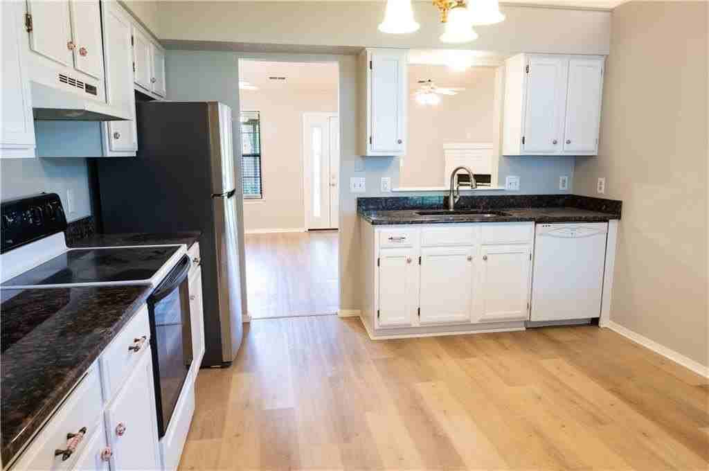 654 Terry Ave - Photo 3 of 22