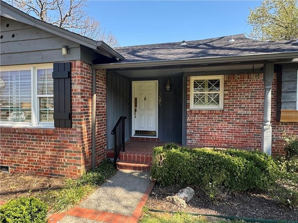 1505 S Mount Olive St - Photo 4 of 31