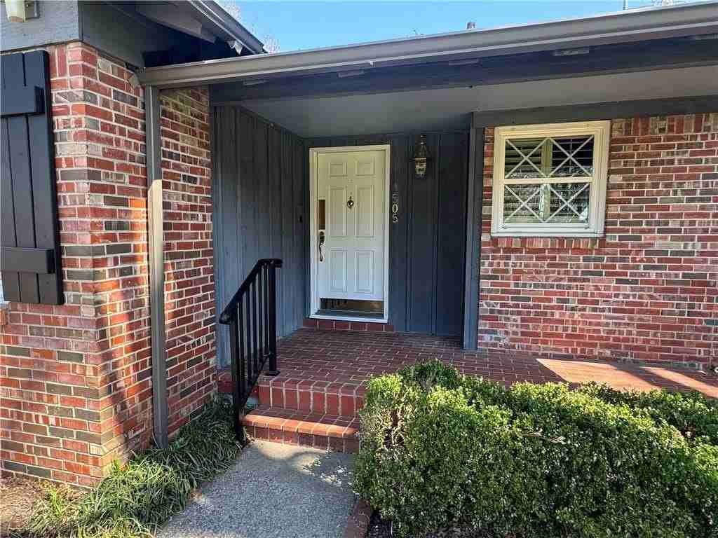 1505 S Mount Olive St - Photo 5 of 31