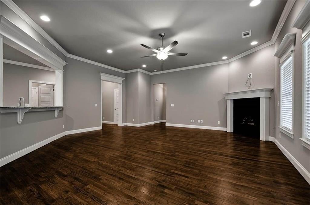 703 Se Fullerton St - Photo 4 of 25