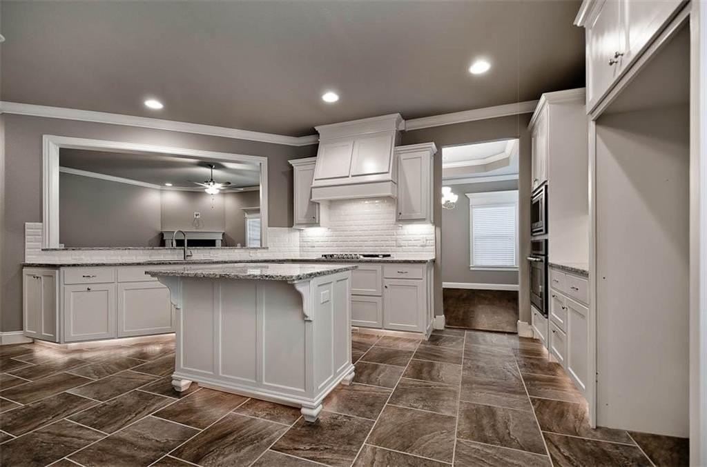 703 Se Fullerton St - Photo 7 of 25