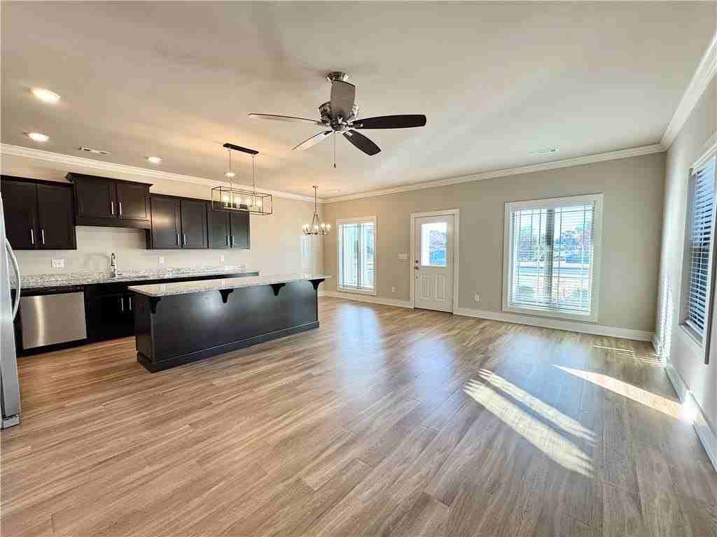 921 Ne Heights Ln - Photo 2 of 29