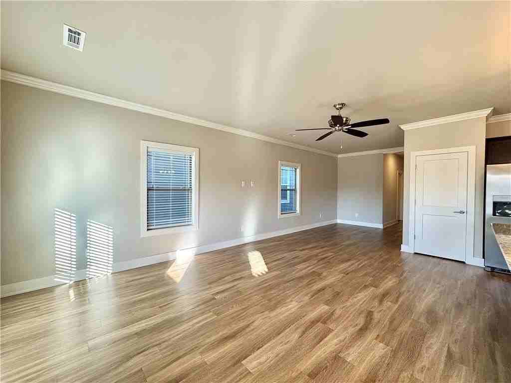 921 Ne Heights Ln - Photo 7 of 29