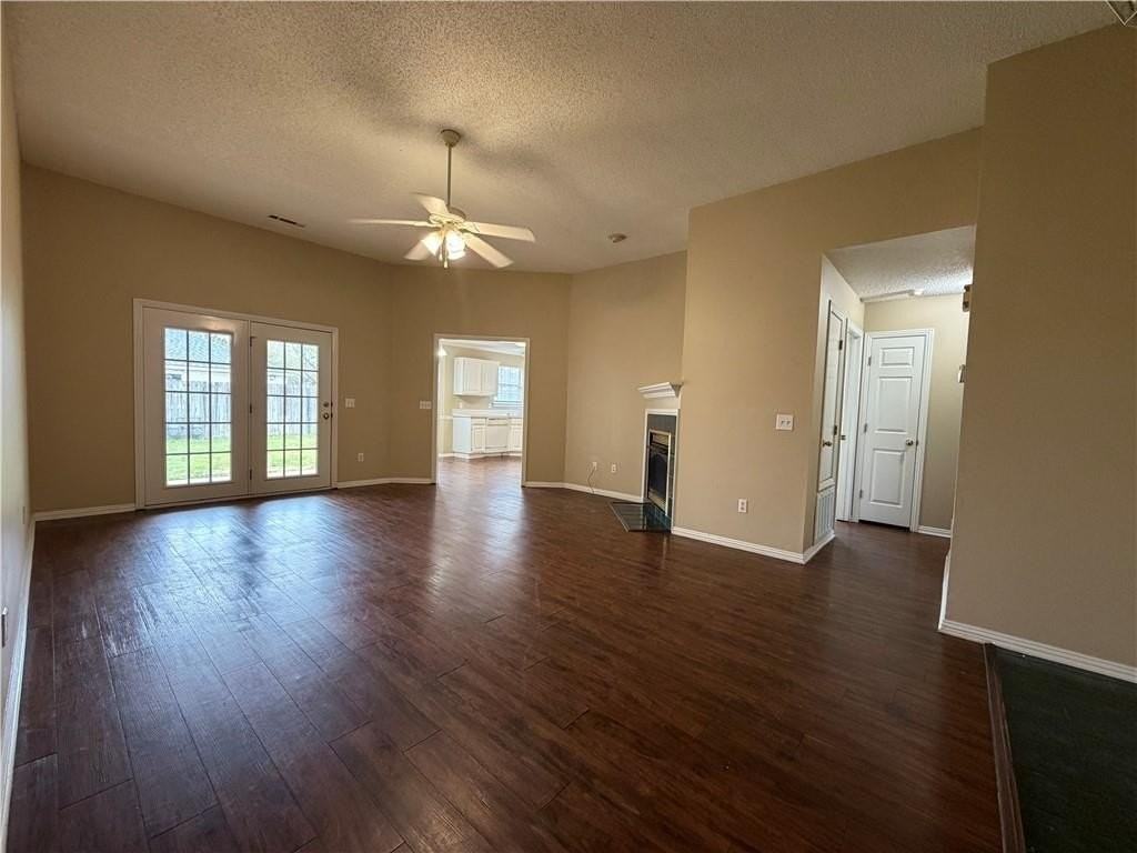 2616 Meadow Lake St - Photo 2 of 12